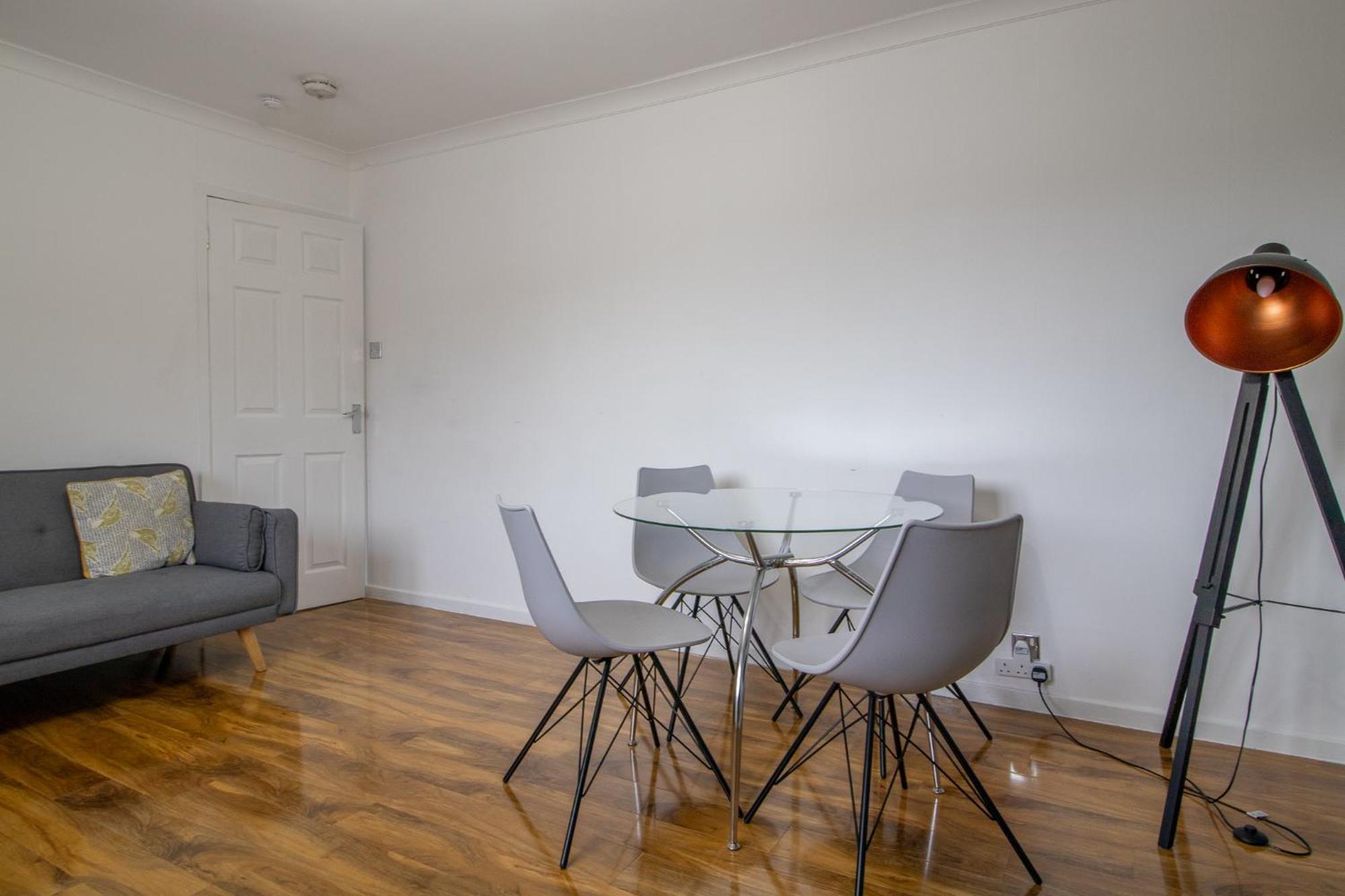 1 Bed Apartment Central Hamilton Free Wifi With Great Transport Links To Glasgow Esterno foto